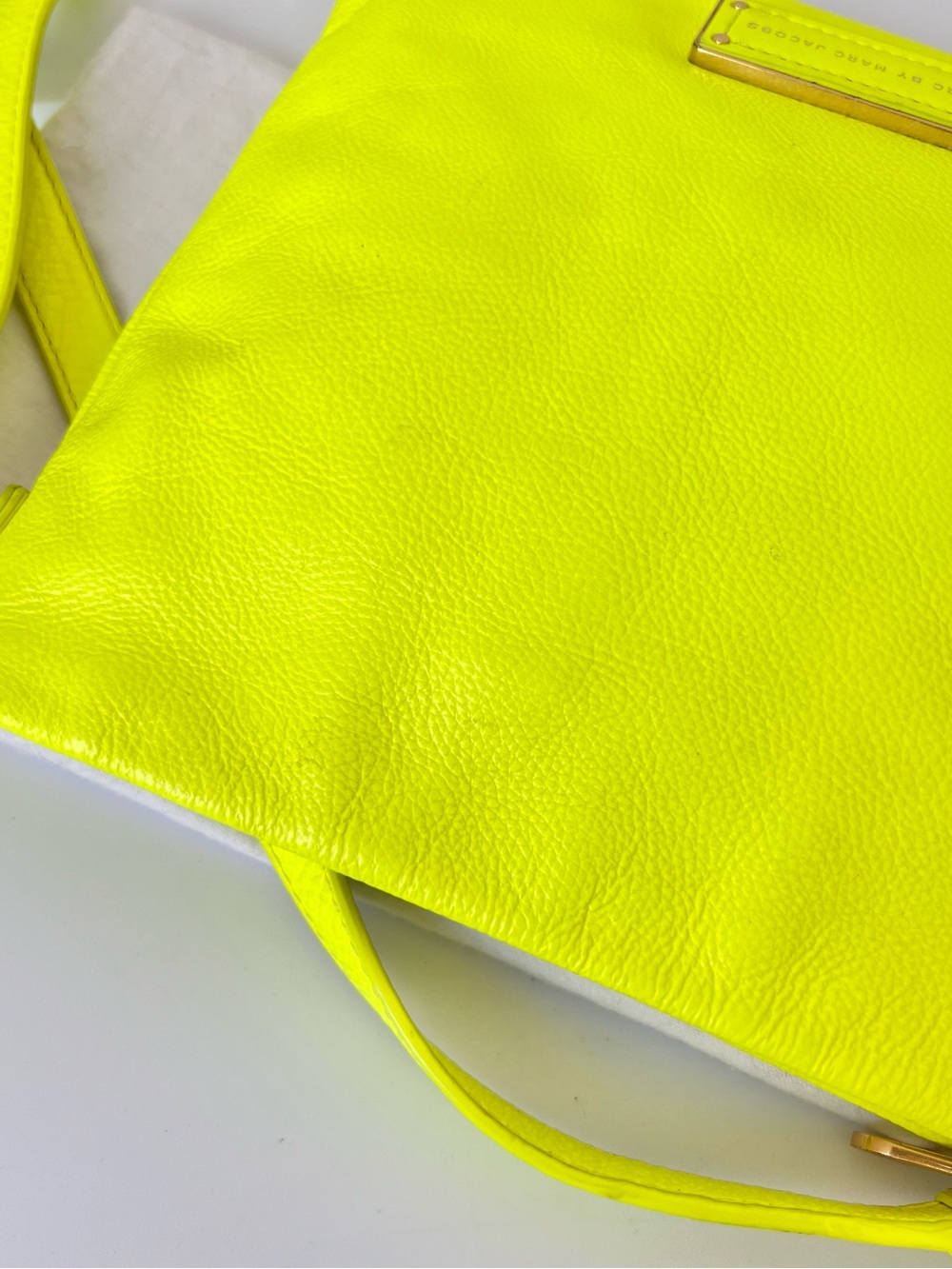 Marc by Marc Jacobs • Sia Crossbody Too Hot To Handle Neon Yellow Leather Bag - Picture 13 of 15